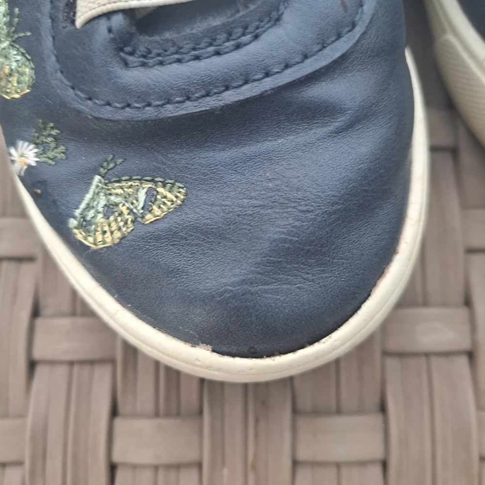 3/15 Oshkosh Bgosh shoes size 9 M🦋
